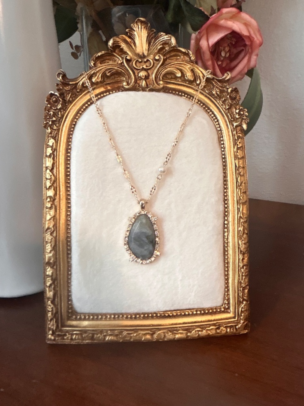 White House Black Market 24" Gray Marbled Faceted Stone, Gold tone, Rhinestones